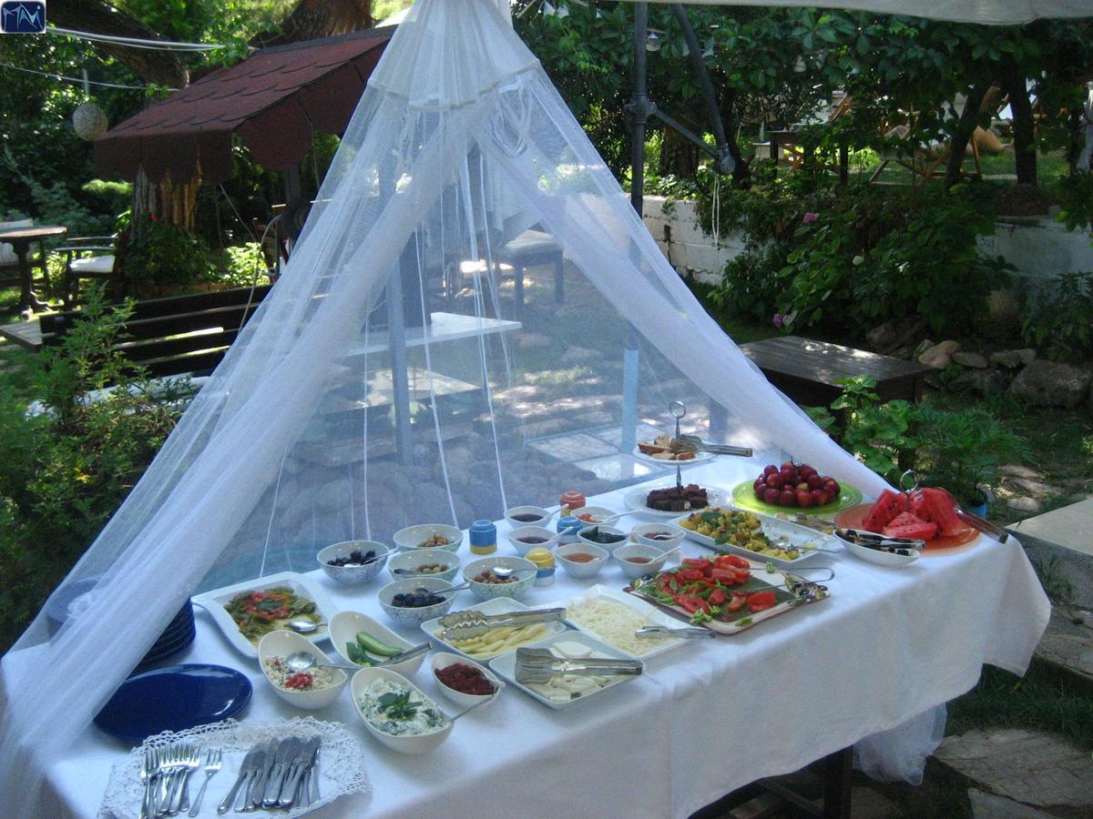 Mavi Pension 호텔 Ayvalı 외부 사진